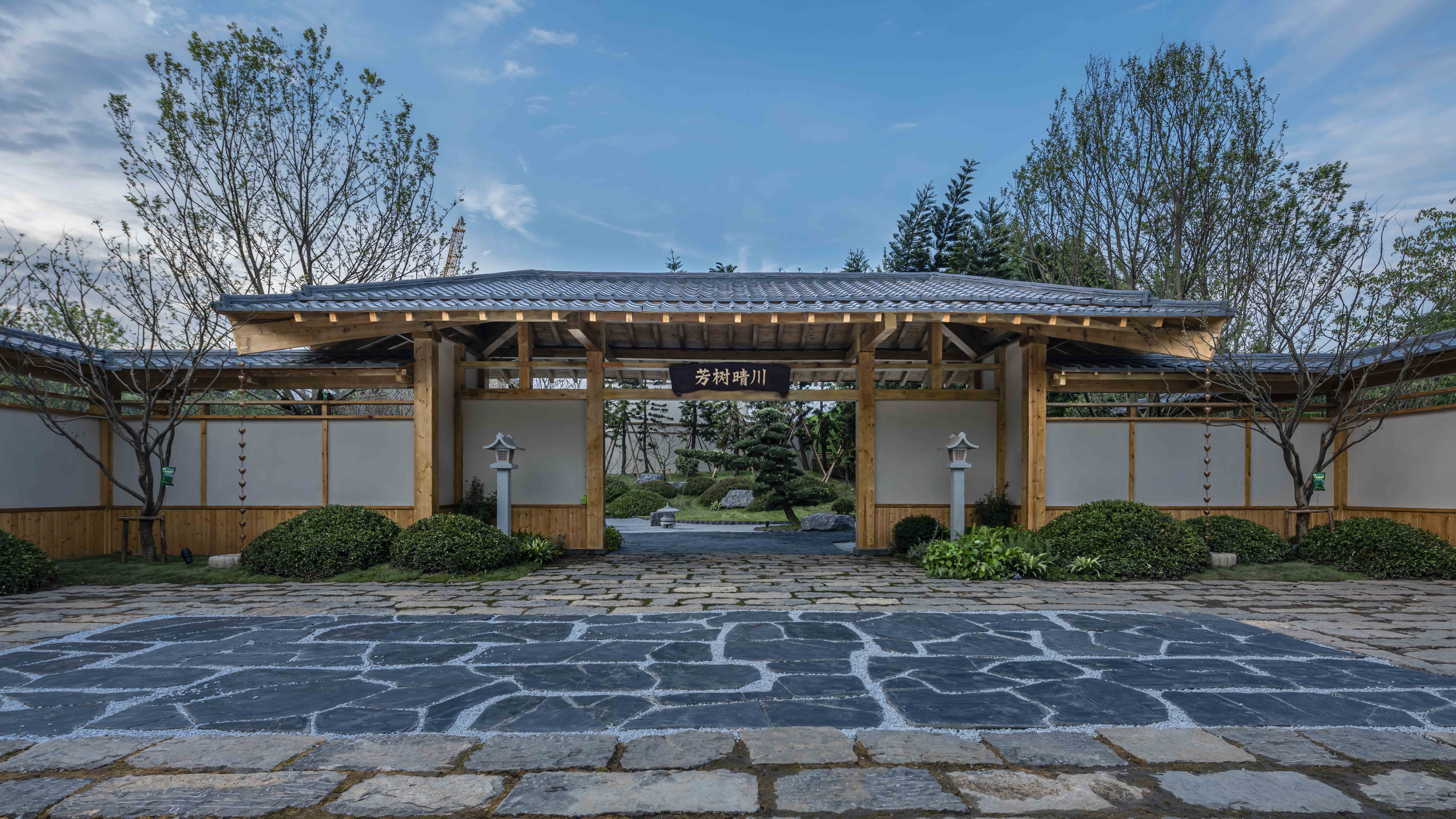 龙湖芳树晴川